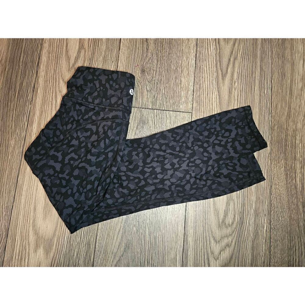 Lululemon Size 4 Speed Tights Leopard Camo - Picture 5 of 6